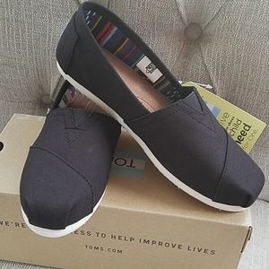Toms Classic Canvas Slipon